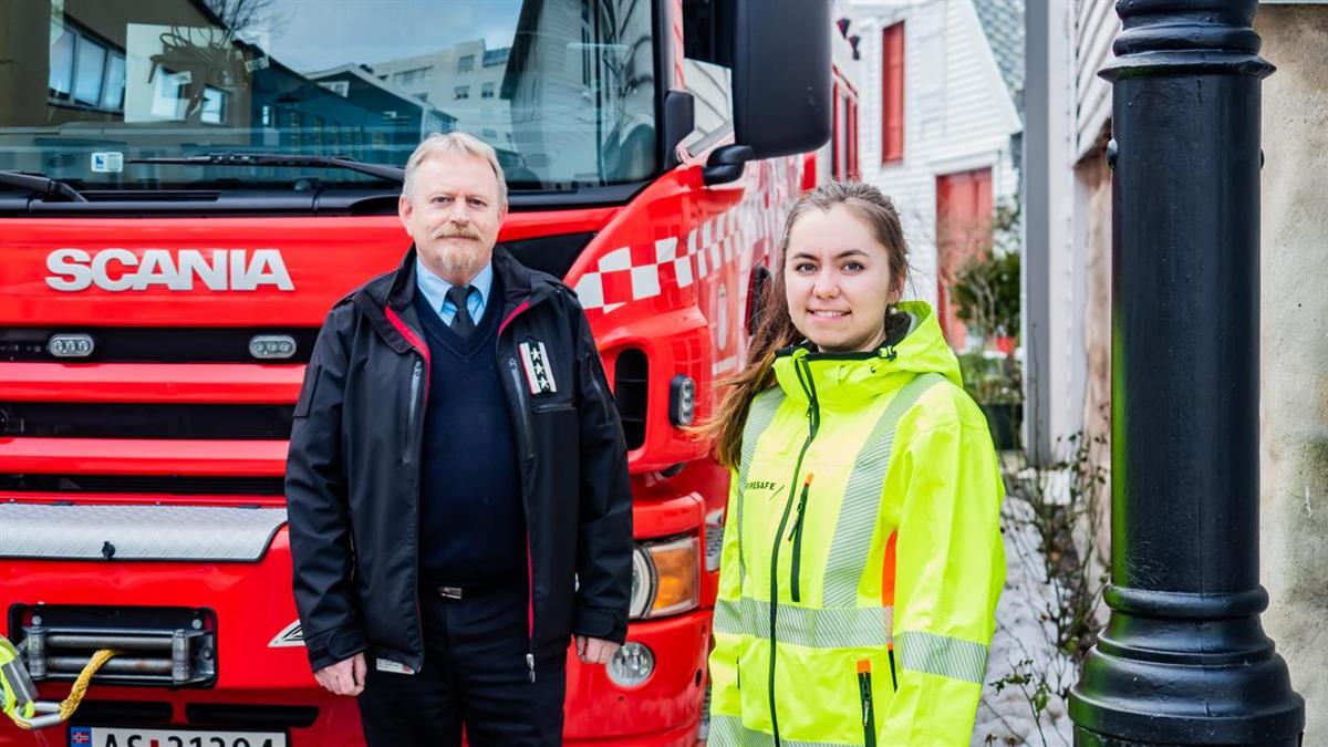 Brannsjef Geir Thorsen og branningeniør Ruth Iren Tronstad fra Firesafe - Klikk for stort bilde