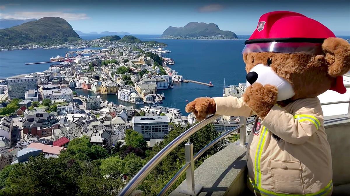 Bjørnis på Fjellstua - Klikk for stort bilde