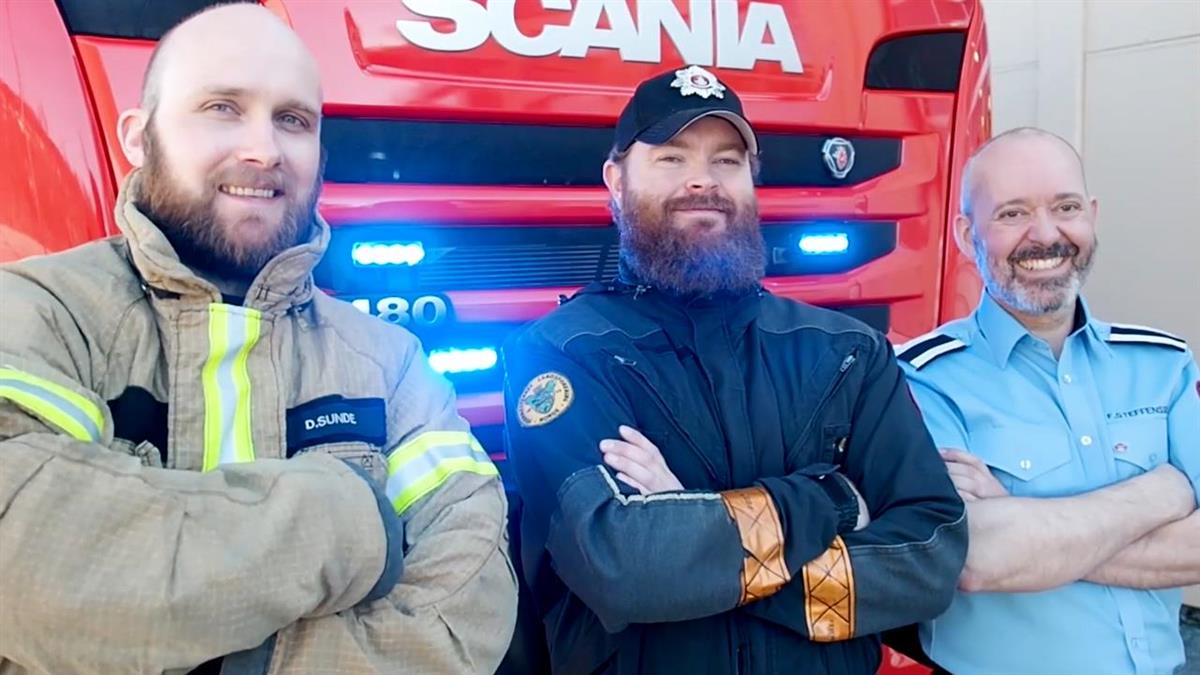Brannkonstabel, feier og branningeniør - Klikk for stort bilde
